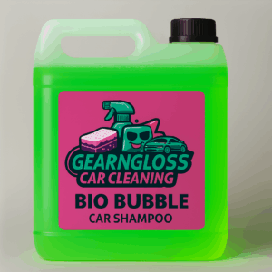 Transparenter 5-Liter-Kanister Bio Bubble Car Shampoo von GearnGloss mit knallgrüner Flüssigkeit und pinkem Etikett, ideal für umweltfreundliche Autopflege.